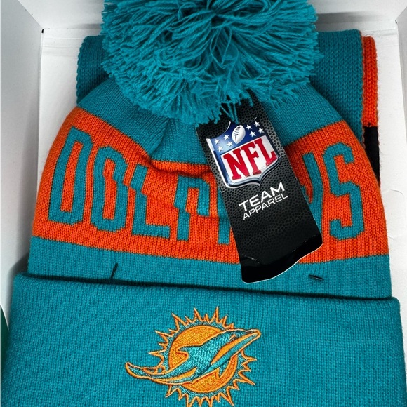 NFL Miami Dolphins Scarf Tassel and Pom Pom Beanie & Scarf Set Football Game - Picture 1 of 3